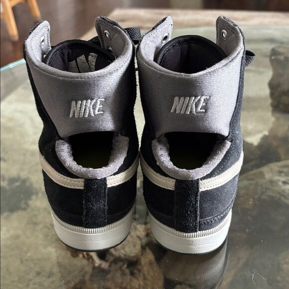 Vintage Nike 1999 Dunk High Le Black/Cool Grey 630335-002  Nike Vintage Black and Gray High-Top Sneakers